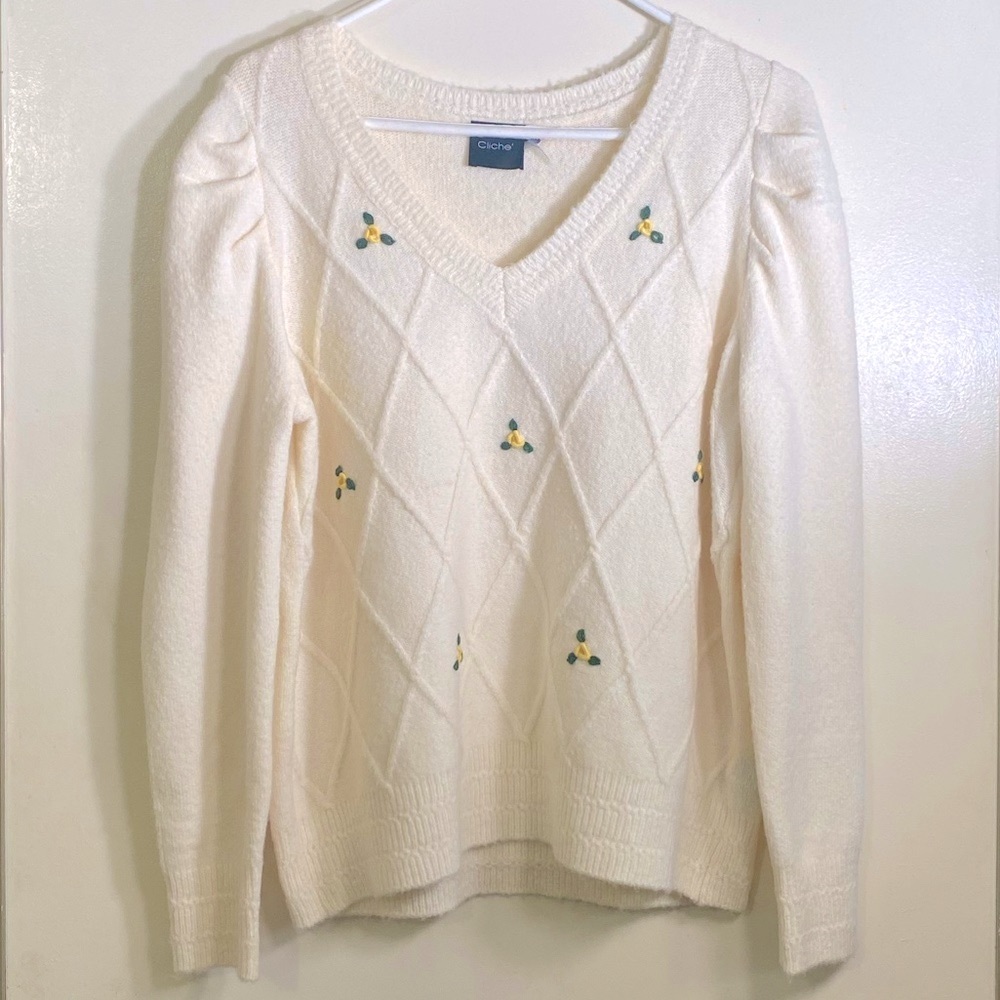 Flower detailed puffy sleeve sweater (size L)